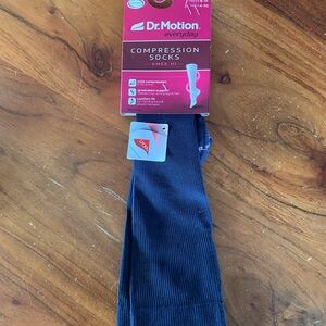 NWT Dr Motion Knee High Mild Compression Socks - Navy Shoe size 4-10
